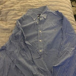 Vineyard vines cotton light weight shirt.